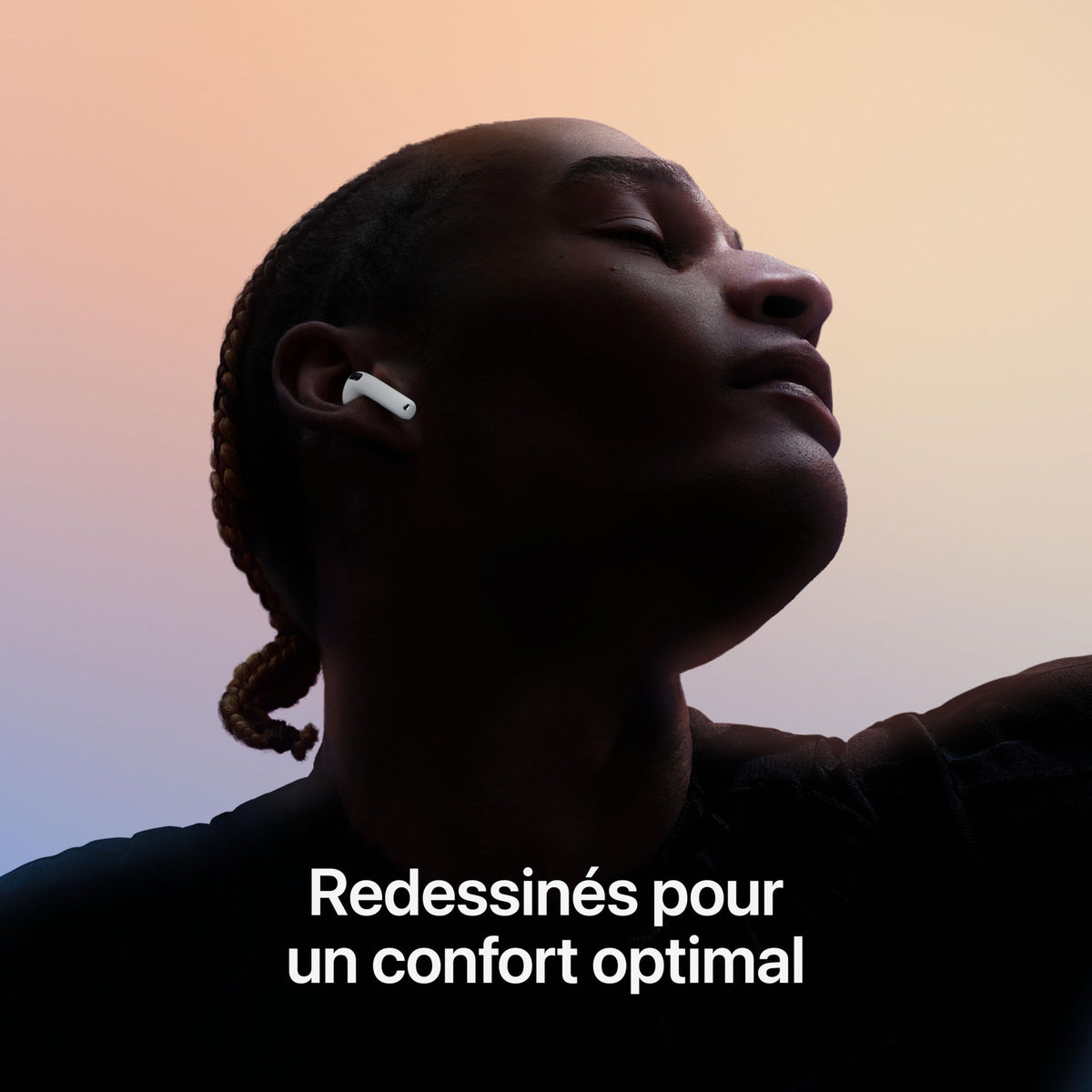 Écouteurs sans fil Apple AirPods 4 avec boîtier de charge USB-C (MXP63ZM/A) – vue 3